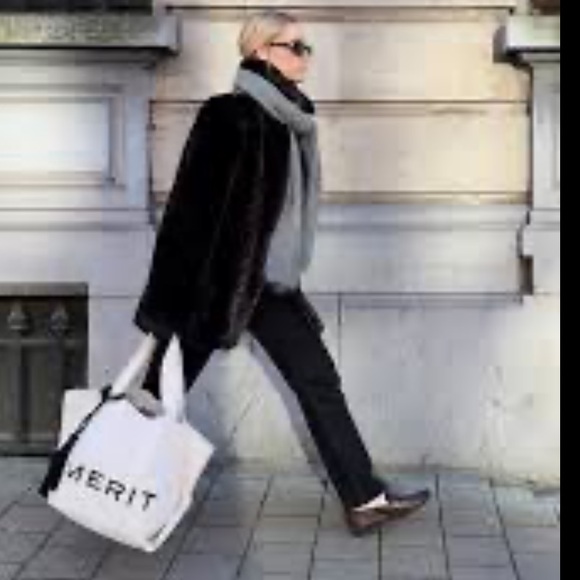 Merit Large Tote - Picture 3 of 5